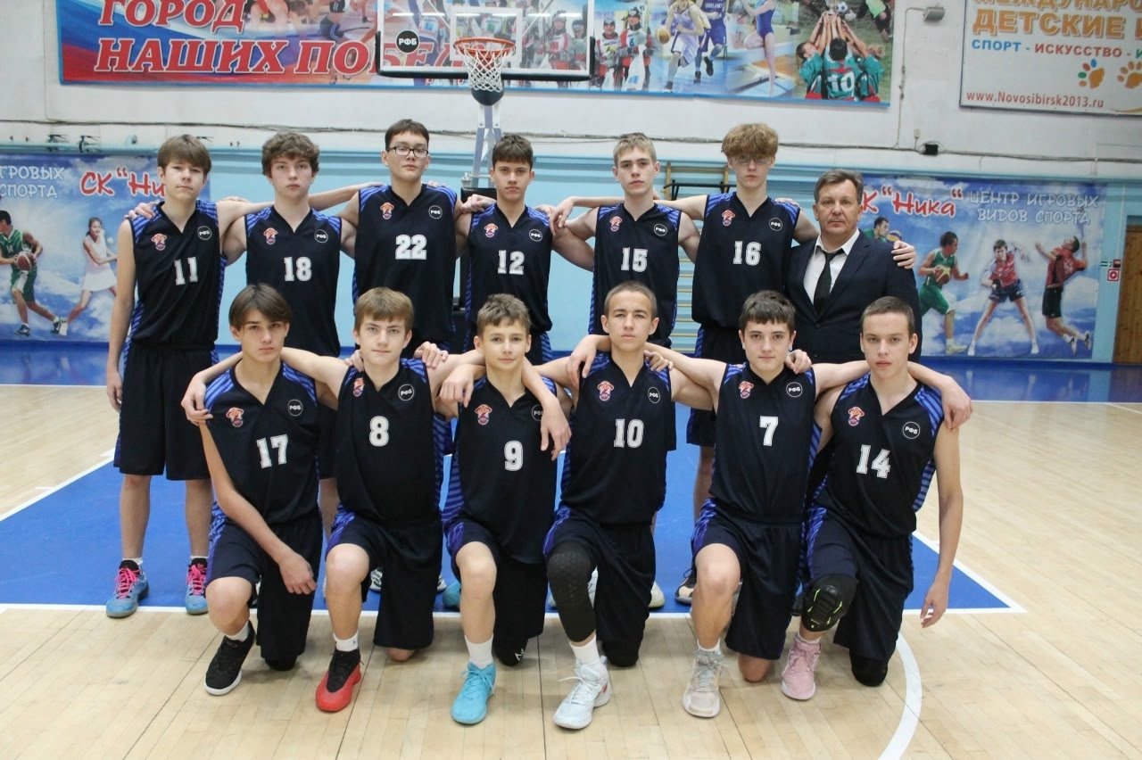 Болеем за наших!